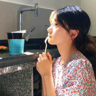 某天后之女直播带货翻车，评论区两极分化，72小时持续发酵